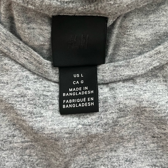 H&M Gray Tee w/ Black Pocket - Picture 3 of 4